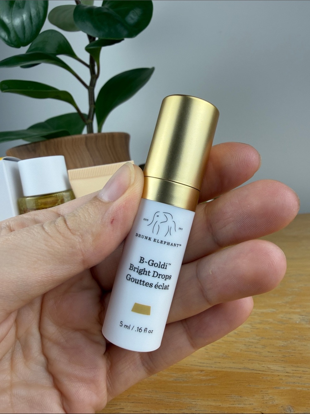 Drunk Elephant B-Goldi Drops, Medicube Kojic Acid & it Cosmetics Glow Bundle - Picture 2 of 13